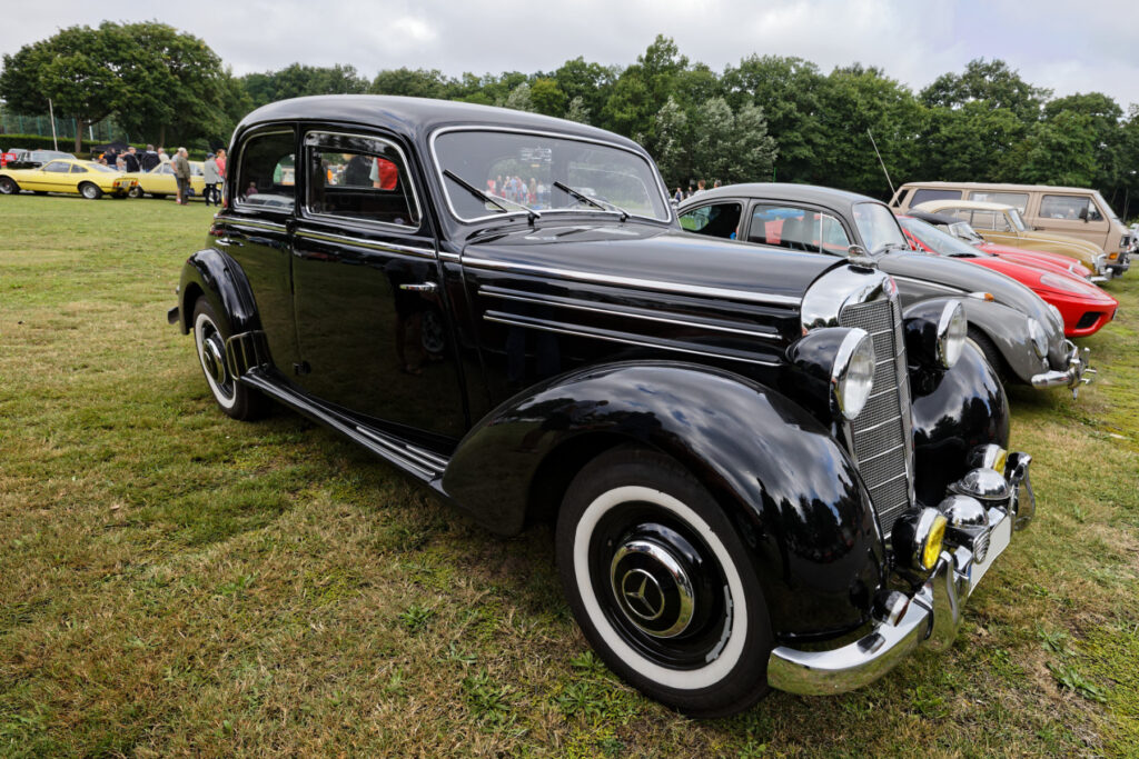 Mercedes Limousine